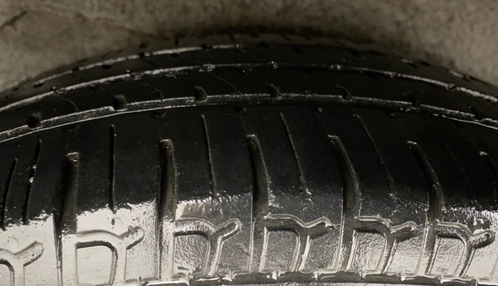 2015 Hyundai i10 MAGNA 1.1, Petrol, Manual, 28,251 km, Right Rear Tyre Tread