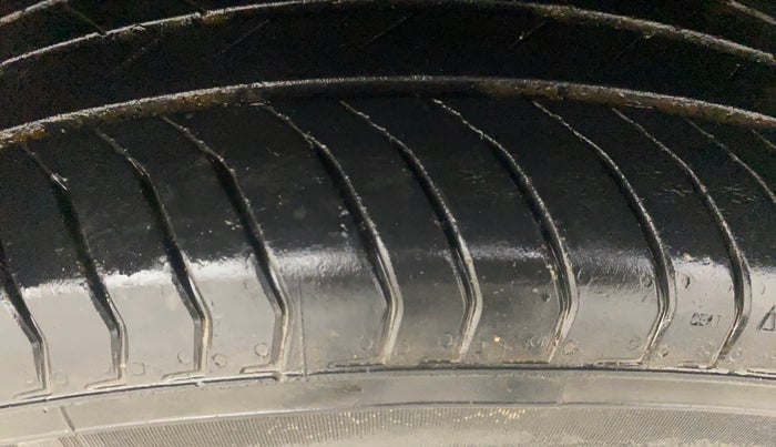 2022 Maruti Vitara Brezza LXI, Petrol, Manual, 28,462 km, Right Front Tyre Tread