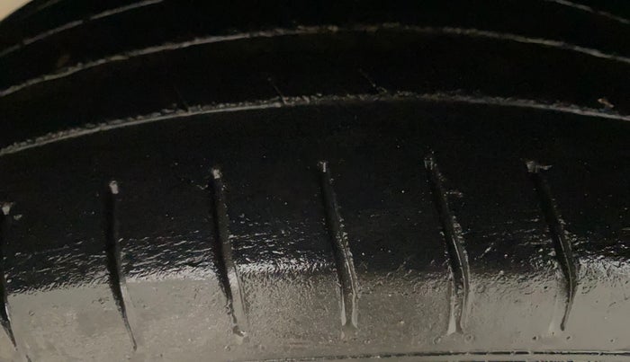 2017 Maruti Baleno ALPHA PETROL 1.2, Petrol, Manual, 74,553 km, Left Front Tyre Tread