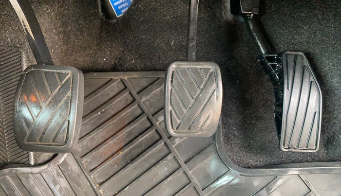 2017 Maruti Baleno ALPHA PETROL 1.2, Petrol, Manual, 74,553 km, Pedals