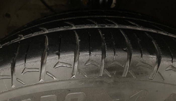 2019 Maruti Ertiga VXI SHVS, CNG, Manual, 90,186 km, Left Front Tyre Tread