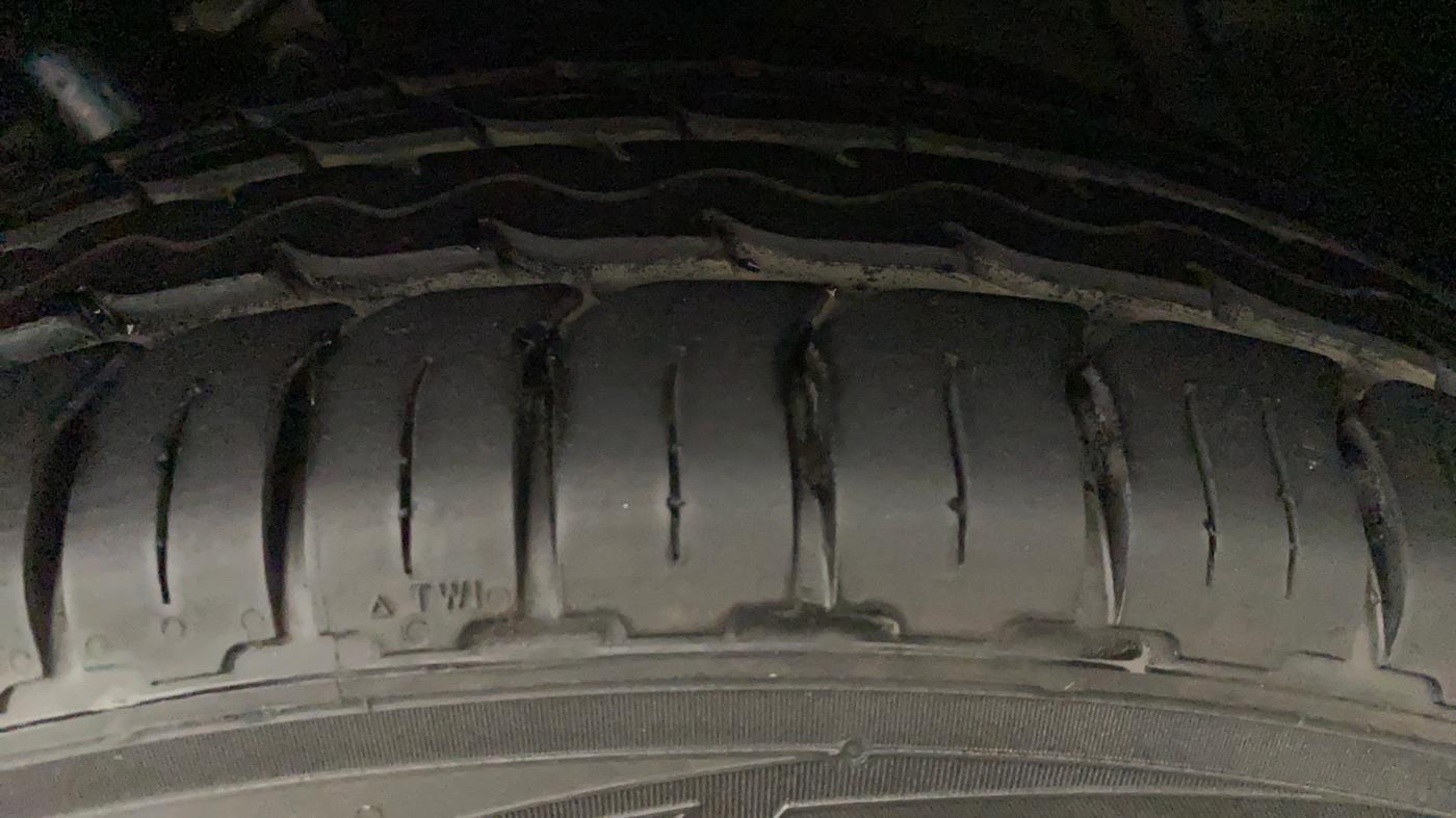 2020 Volkswagen Polo COMFORTLINE PLUS 1.0L MPI, Petrol, Manual, 45,029 km, Left Rear Tyre Tread