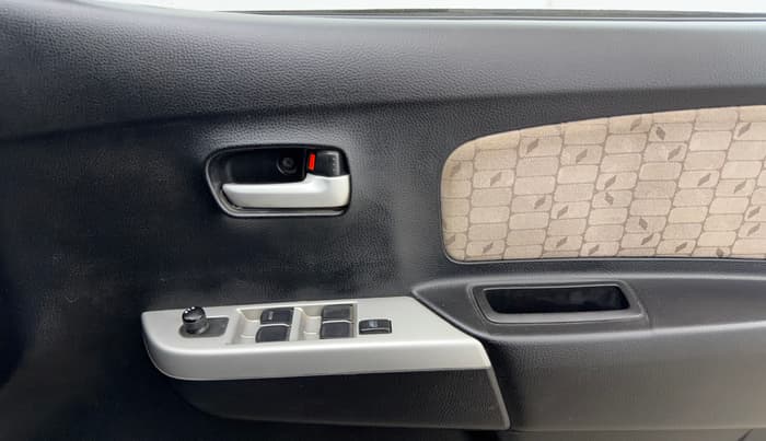 2014 Maruti Wagon R 1.0 VXI, Petrol, Manual, 52,808 km, Driver Side Door Panels Control