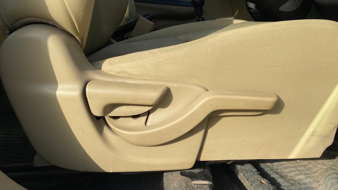 2015 Honda Amaze 1.5L I-DTEC S, Diesel, Manual, 1,45,250 km, Driver Side Adjustment Panel