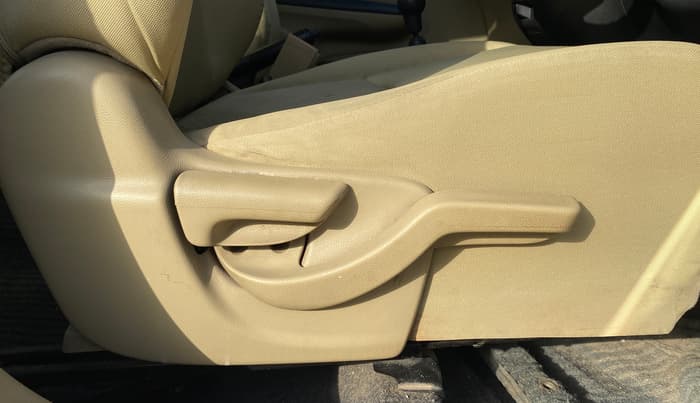 2015 Honda Amaze 1.5L I-DTEC S, Diesel, Manual, 1,45,250 km, Driver Side Adjustment Panel