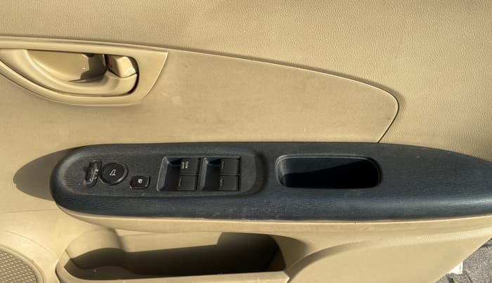 2015 Honda Amaze 1.5L I-DTEC S, Diesel, Manual, 1,45,250 km, Driver Side Door Panels Control