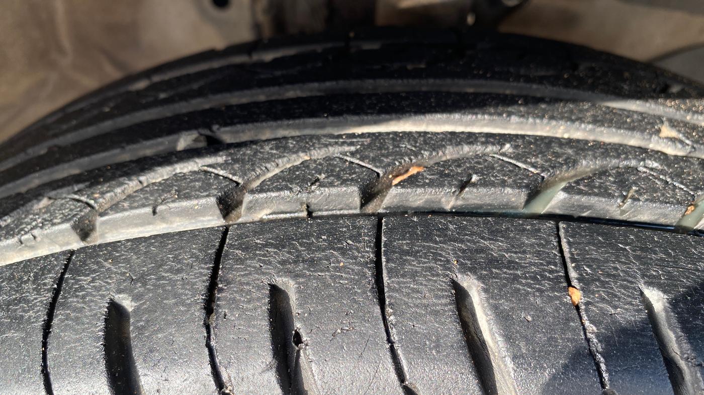 2015 Honda Amaze 1.5L I-DTEC S, Diesel, Manual, 1,45,250 km, Right Front Tyre Tread