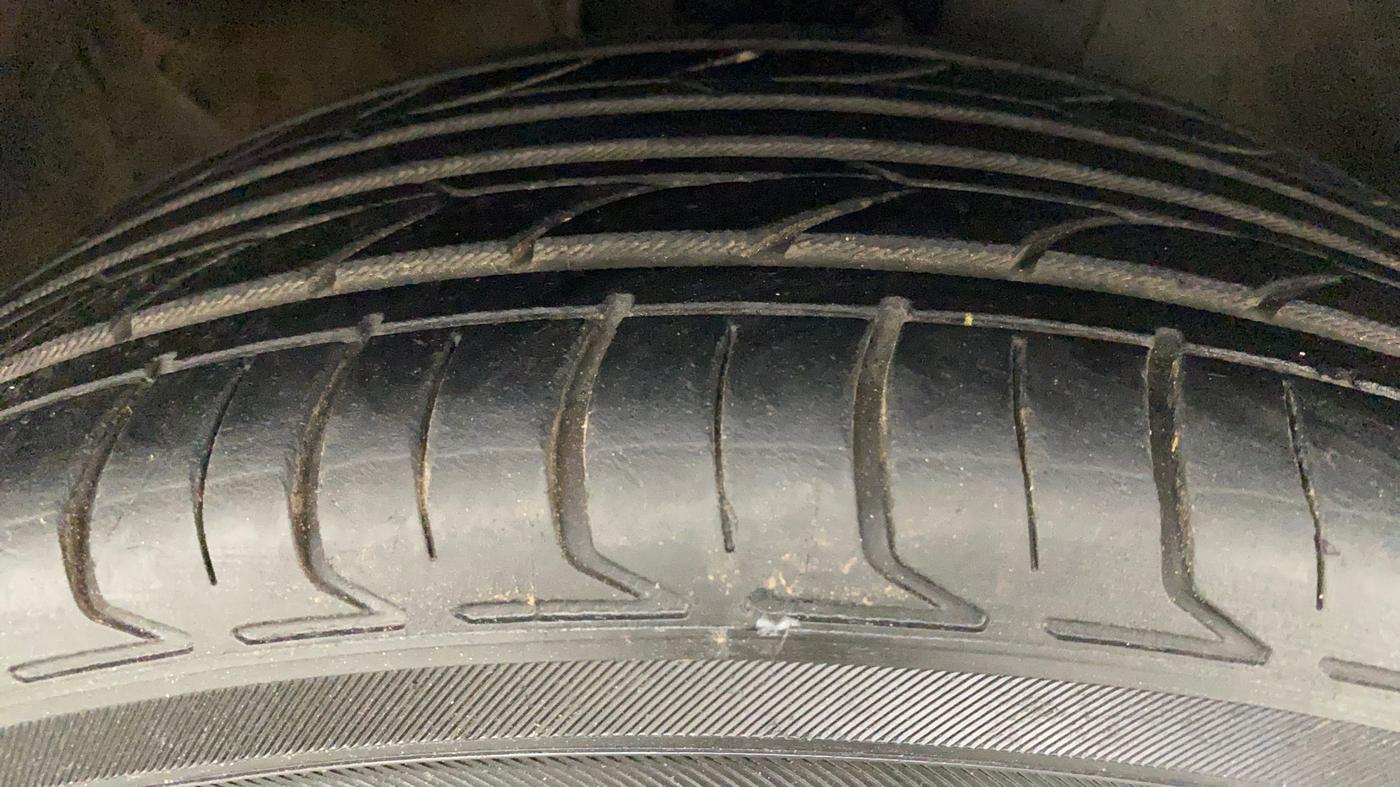 2014 Honda City 1.5L I-VTEC SV, Petrol, Manual, 1,20,786 km, Right Front Tyre Tread