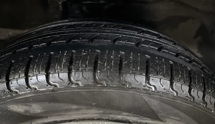 2015 Maruti Alto K10 VXI, Petrol, Manual, 82,149 km, Right Front Tyre Tread