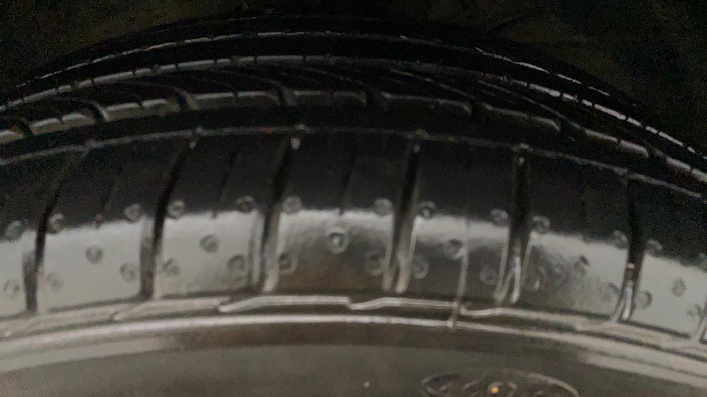 2018 Maruti Baleno ZETA CVT PETROL 1.2, Petrol, Automatic, 61,450 km, Right Front Tyre Tread