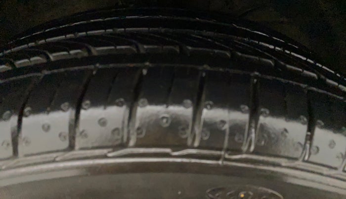 2018 Maruti Baleno ZETA CVT PETROL 1.2, Petrol, Automatic, 61,450 km, Right Front Tyre Tread