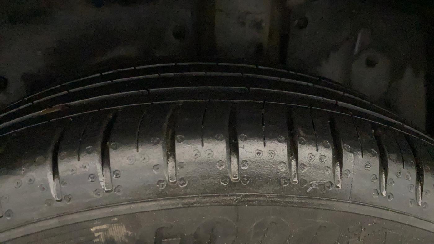 2023 MG HECTOR PLUS SAVVY PRO 1.5 TURBO CVT 7 STR, Petrol, Automatic, 18,563 km, Left Rear Tyre Tread
