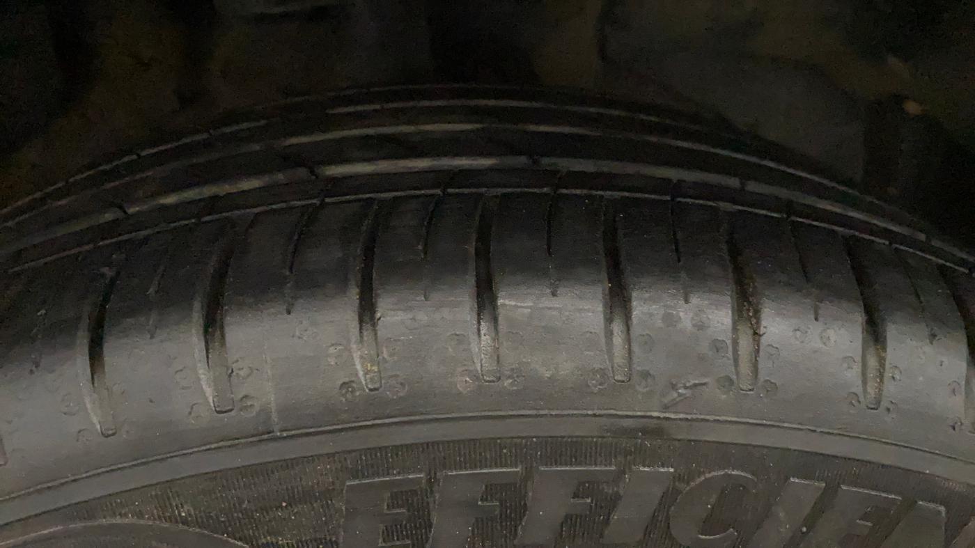 2023 MG HECTOR PLUS SAVVY PRO 1.5 TURBO CVT 7 STR, Petrol, Automatic, 18,563 km, Right Front Tyre Tread