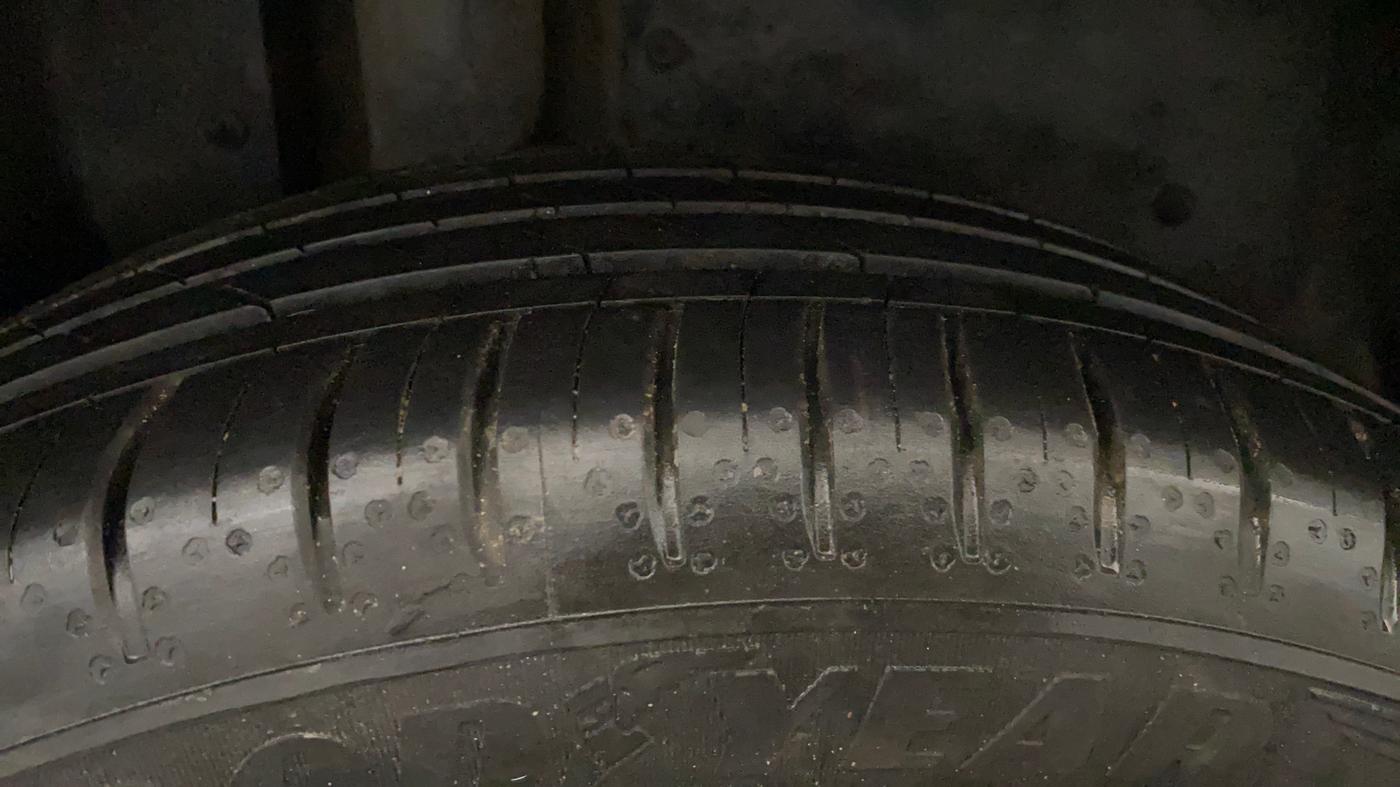 2023 MG HECTOR PLUS SAVVY PRO 1.5 TURBO CVT 7 STR, Petrol, Automatic, 18,563 km, Right Rear Tyre Tread