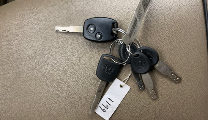 2016 Honda Amaze 1.2L I-VTEC S, Petrol, Manual, 92,186 km, Key Close Up