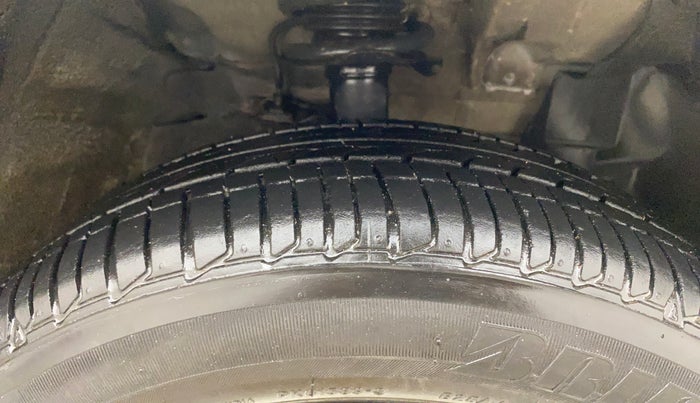 2016 Nissan Micra XV CVT, Petrol, Automatic, 1,36,896 km, Right Front Tyre Tread