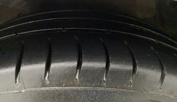 2014 Maruti Celerio VXI CNG, CNG, Manual, 1,03,434 km, Left Front Tyre Tread