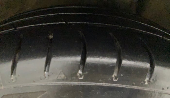 2014 Maruti Celerio VXI CNG, CNG, Manual, 1,03,434 km, Right Rear Tyre Tread