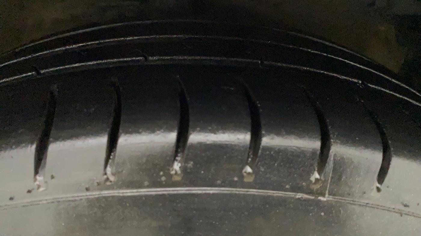 2014 Maruti Celerio VXI CNG, CNG, Manual, 1,03,434 km, Right Front Tyre Tread