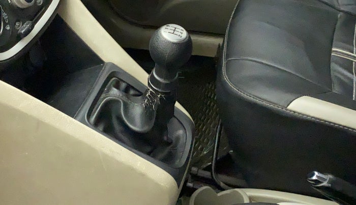 2014 Maruti Celerio VXI CNG, CNG, Manual, 1,03,434 km, Gear lever - Boot cover slightly torn