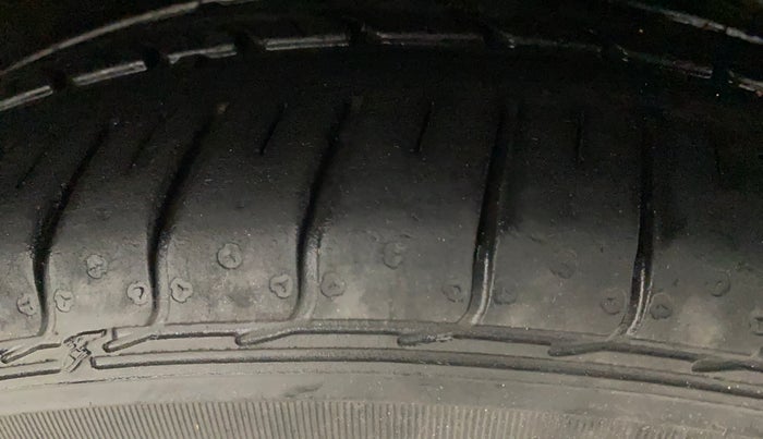 2020 Ford FREESTYLE TITANIUM PLUS 1.2 PETROL, Petrol, Manual, 29,087 km, Right Front Tyre Tread