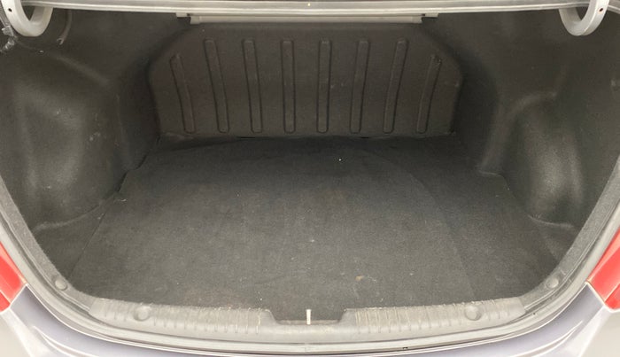 2016 Hyundai Verna FLUIDIC 1.6 SX VTVT, Petrol, Manual, 85,892 km, Boot Inside