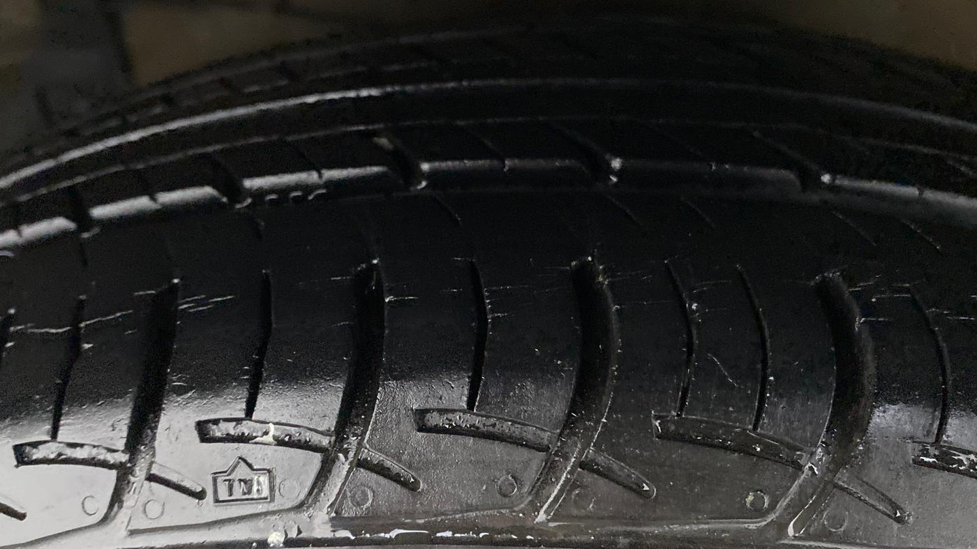 2019 Maruti Ciaz 1.5 ZETA VVT SHVS AT, Petrol, Automatic, 19,812 km, Left Front Tyre Tread