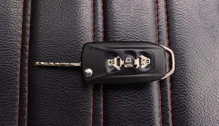 2016 Tata Tiago XM PETROL, Petrol, Manual, 55,733 km, Key Close Up