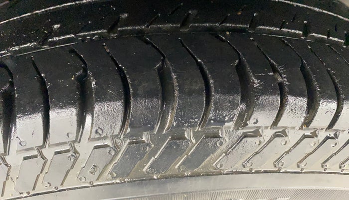 2016 Maruti Swift Dzire VXI, Petrol, Manual, 85,607 km, Right Rear Tyre Tread