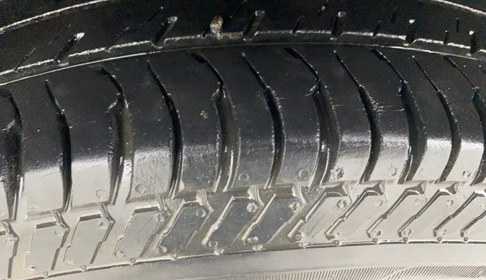 2016 Maruti Swift Dzire VXI, Petrol, Manual, 85,607 km, Left Front Tyre Tread