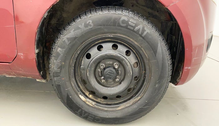 2010 Maruti Ritz LXI, Petrol, Manual, 72,199 km, Right Front Wheel