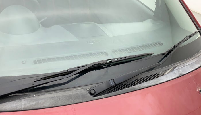 2010 Maruti Ritz LXI, Petrol, Manual, 72,199 km, Front windshield - Noise From Wiper System