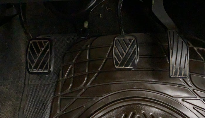 2010 Maruti Ritz LXI, Petrol, Manual, 72,199 km, Pedals