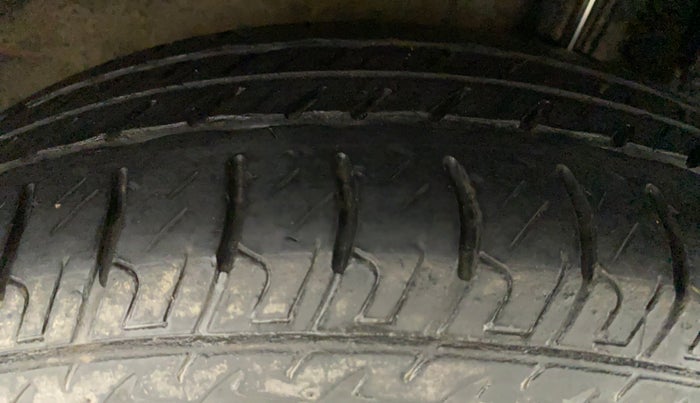 2010 Maruti Ritz LXI, Petrol, Manual, 72,199 km, Left Rear Tyre Tread