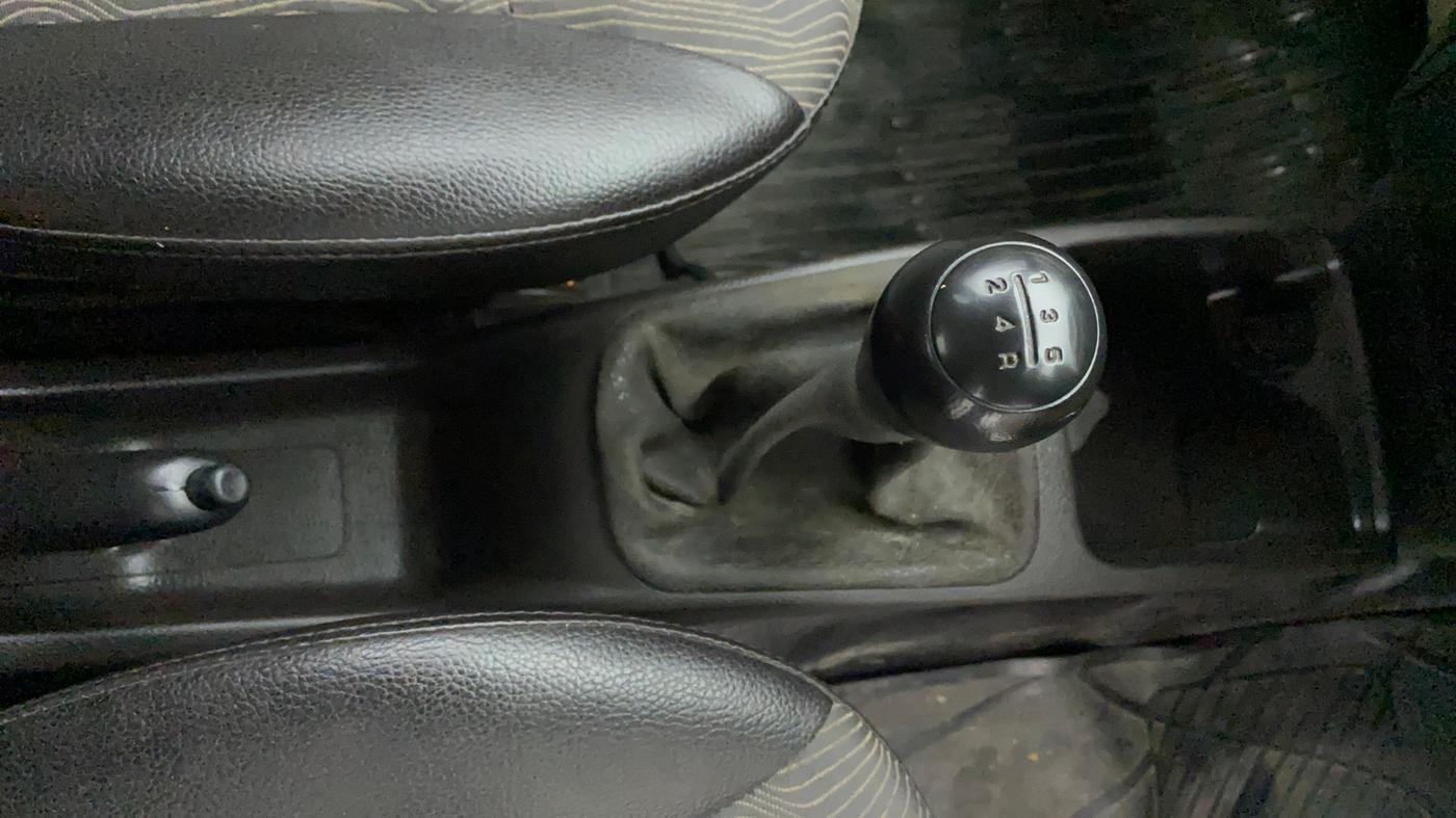 2013 Hyundai Eon ERA +, Petrol, Manual, 92,495 km, Gear Lever