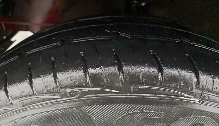 2013 Hyundai Eon ERA +, Petrol, Manual, 92,495 km, Left Front Tyre Tread