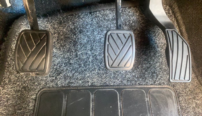 2014 Maruti Swift VXI, Petrol, Manual, 41,885 km, Pedals