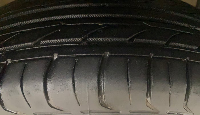 2014 Maruti Swift VXI, Petrol, Manual, 41,885 km, Right Front Tyre Tread