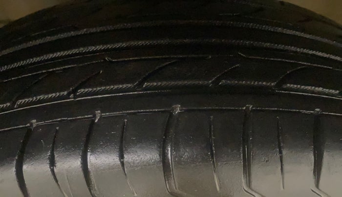 2014 Maruti Swift VXI, Petrol, Manual, 41,885 km, Left Front Tyre Tread