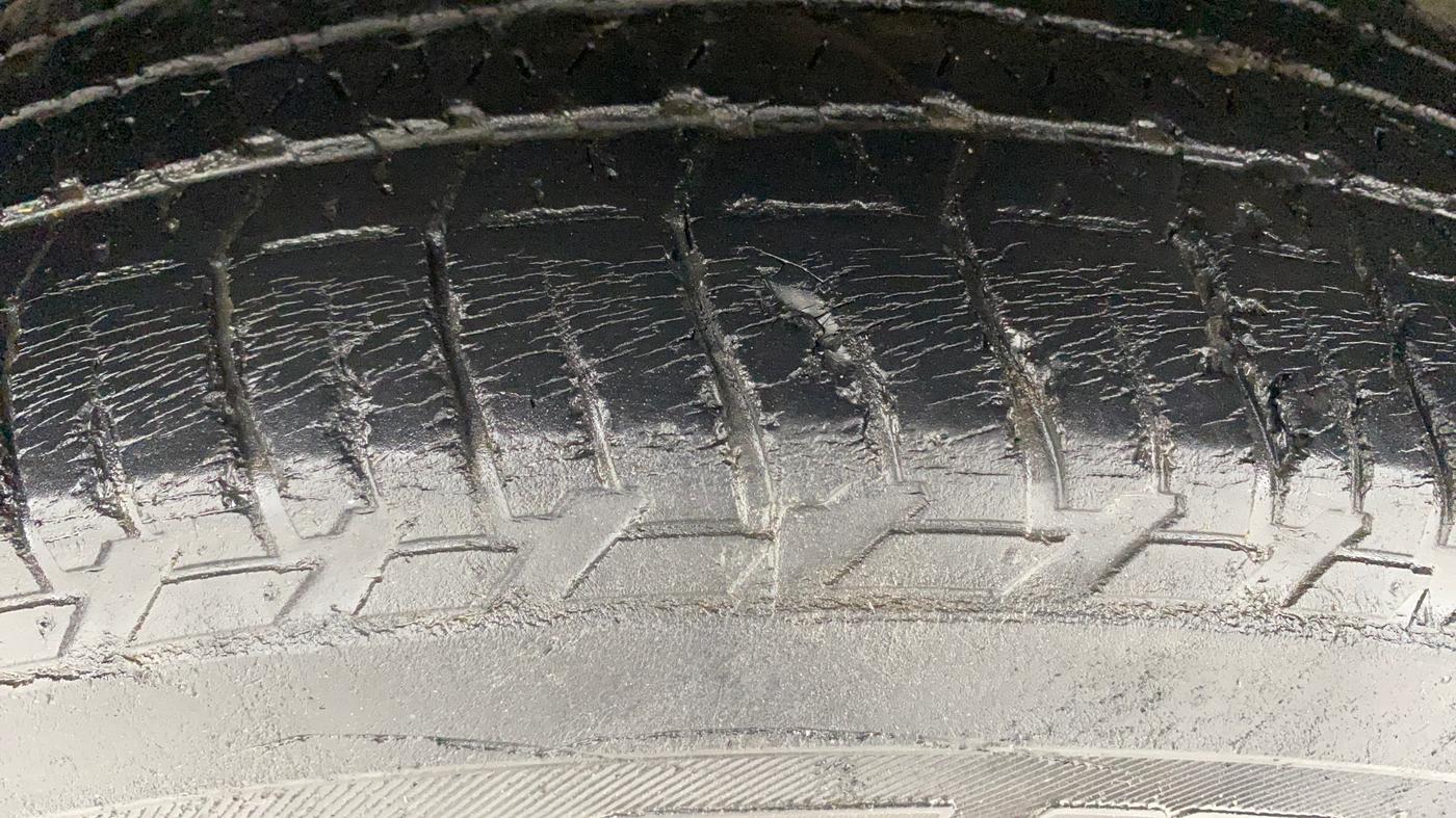 2016 Mahindra XUV500 W6, Diesel, Manual, 46,965 km, Left Front Tyre Tread