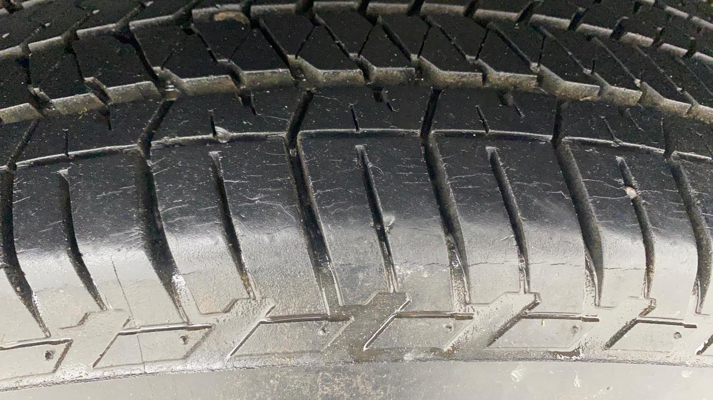 2016 Mahindra XUV500 W6, Diesel, Manual, 46,965 km, Left Rear Tyre Tread