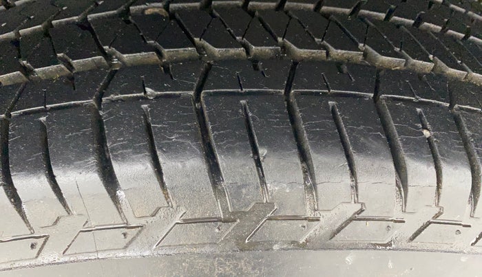 2016 Mahindra XUV500 W6, Diesel, Manual, 46,965 km, Left Rear Tyre Tread