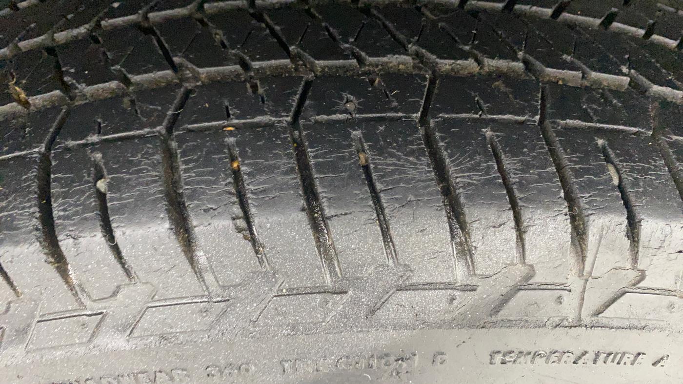 2016 Mahindra XUV500 W6, Diesel, Manual, 46,965 km, Right Rear Tyre Tread