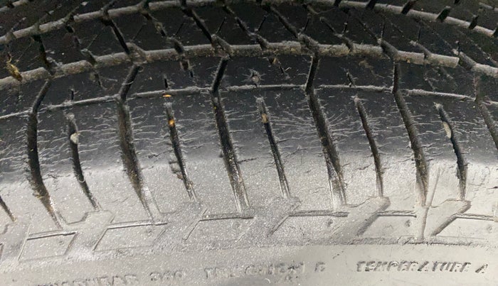 2016 Mahindra XUV500 W6, Diesel, Manual, 46,965 km, Right Rear Tyre Tread