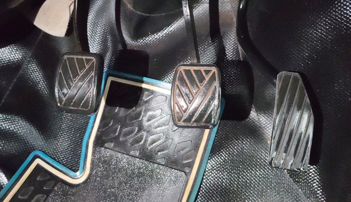 2016 Maruti Wagon R 1.0 LXI CNG, CNG, Manual, 73,617 km, Pedals