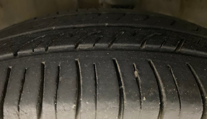 2013 Hyundai i10 MAGNA 1.2 KAPPA2, Petrol, Manual, 64,527 km, Left Front Tyre Tread