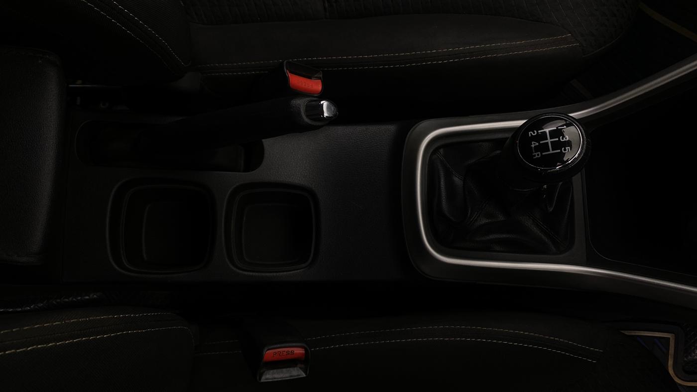 2015 Maruti S Cross DELTA 1.3, Diesel, Manual, 80,877 km, Gear Lever