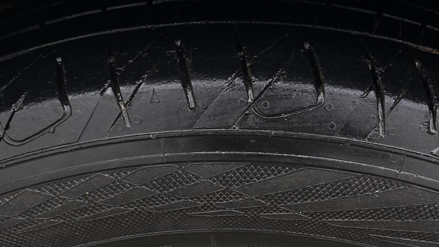 2015 Maruti S Cross DELTA 1.3, Diesel, Manual, 80,877 km, Left Front Tyre Tread