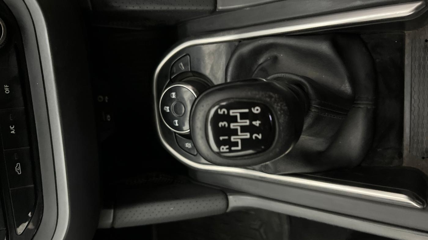 2021 Tata Harrier XZ PLUS 2.0L DARK EDITION, Diesel, Manual, 1,13,204 km, Gear Lever