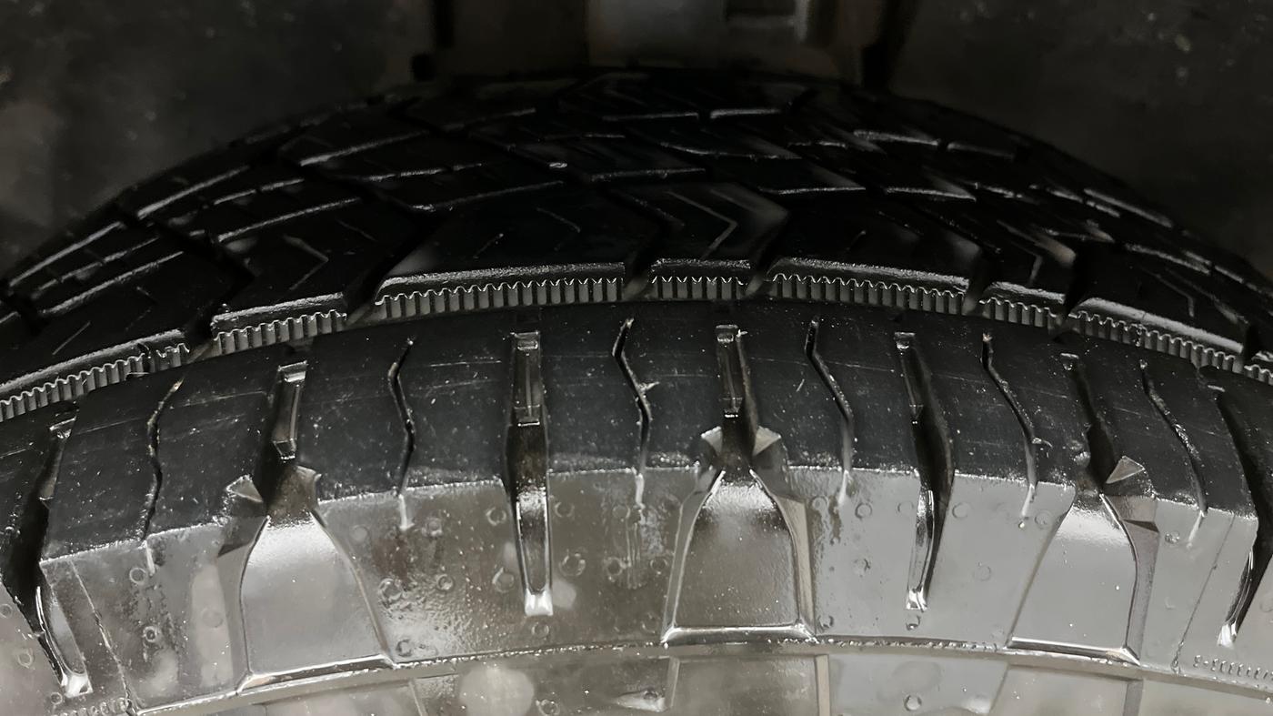 2021 Tata Harrier XZ PLUS 2.0L DARK EDITION, Diesel, Manual, 1,13,204 km, Left Front Tyre Tread